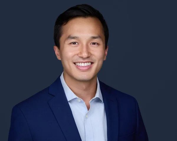 Professional financial services headshot example 2 - Berwyn photography by Images by IBA