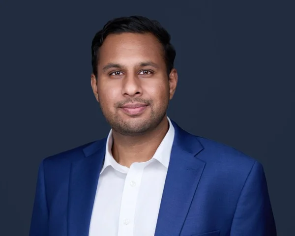 Professional financial services headshot example 3 - Berwyn photography by Images by IBA