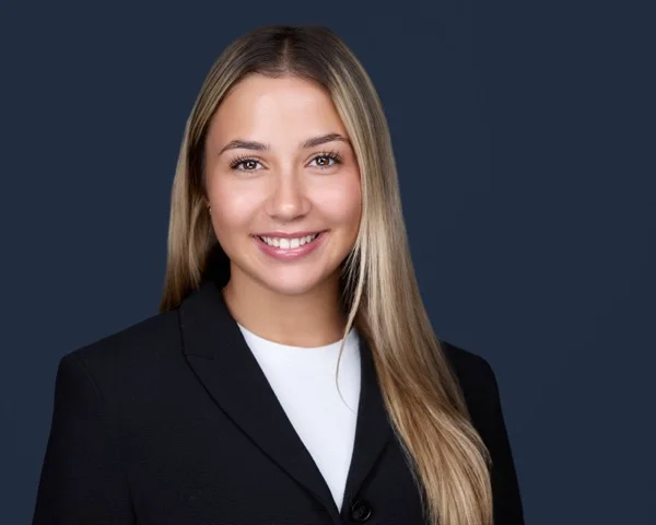 Professional financial services headshot example 5 - Berwyn photography by Images by IBA